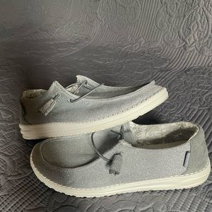 Women’s Hey Dudes 8.5 Sparkling Silver Gray.